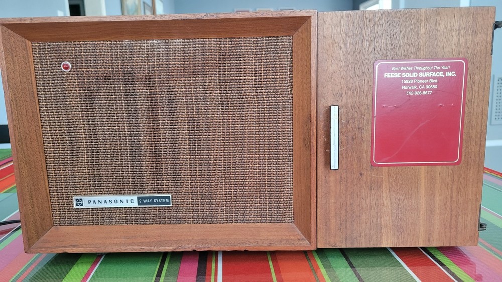 Panasonic Model RE-7487 FM-AM 2-Band Radio