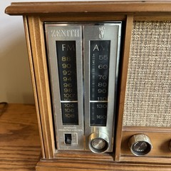 Zenith Long Distance Radio Model X334 AM/FM Radio: Powers ON