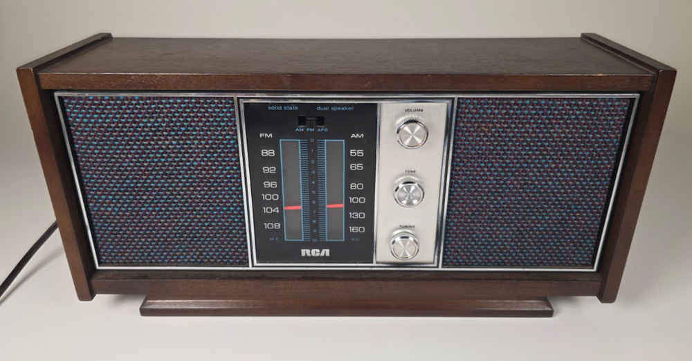 Vintage RCA RZC 920W-K Walnut AM/FM Solid State Dual Speaker Radio- Tested Works