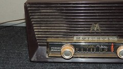 Vintage Motorola Golden Voice Bakelite Tube Radio