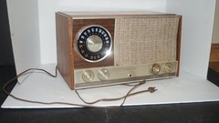 VINTAGE 1960s ZENITH MODEL MJ1035-1 LONG DISTANCE STEREO AM FM RADIO – NICE!