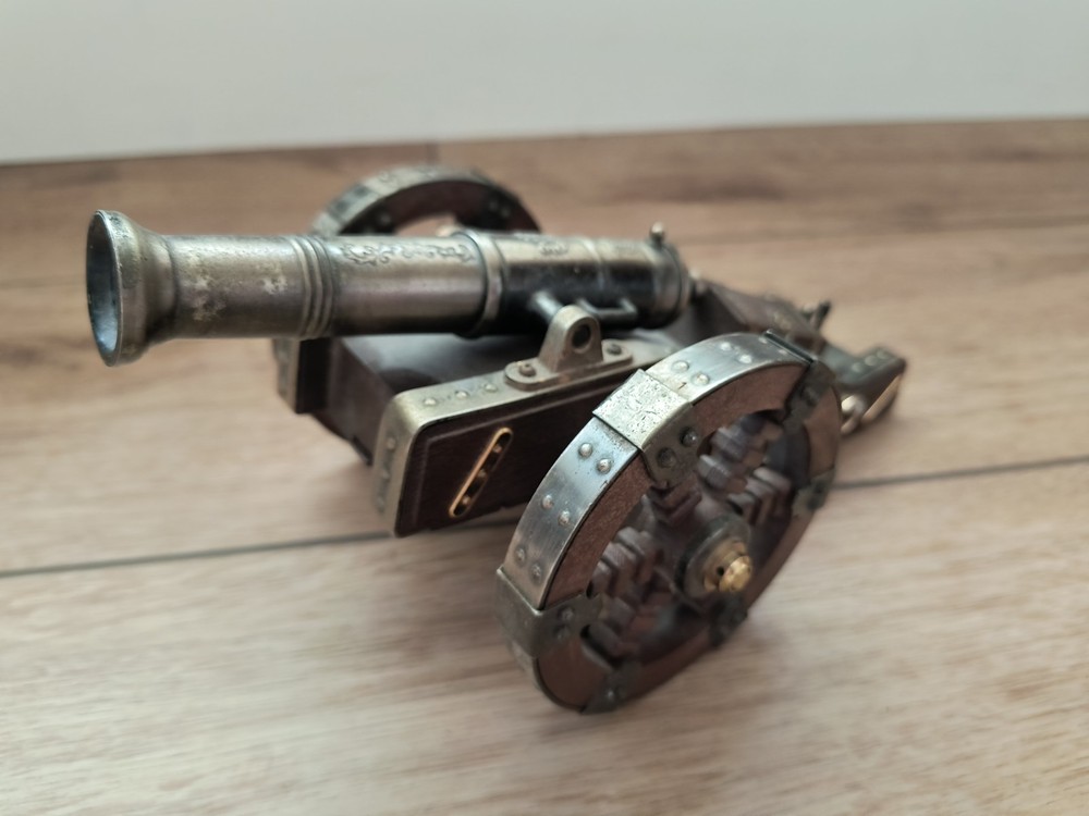 Cannon Field Gun Radio Antique Transistor/Solid State – 1960s – Good Condition!