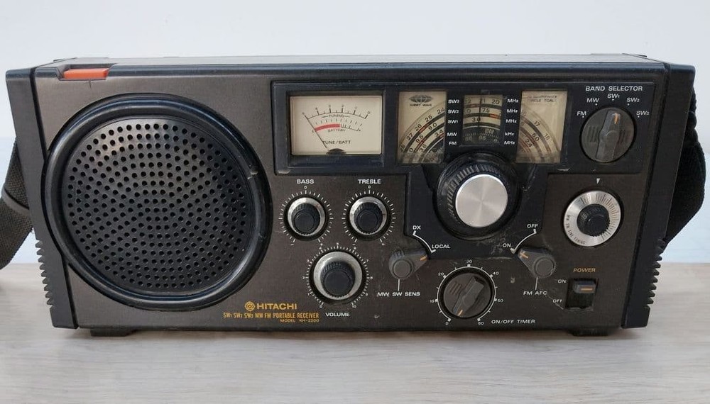HITACHI BCL RADIO SURGE RAM KH-2200 FOR PARTS OR NOT WORKING