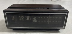 Vintage General Electric GE Flip Clock AM/FM Radio 7-4305F As Is (Radio Works)
