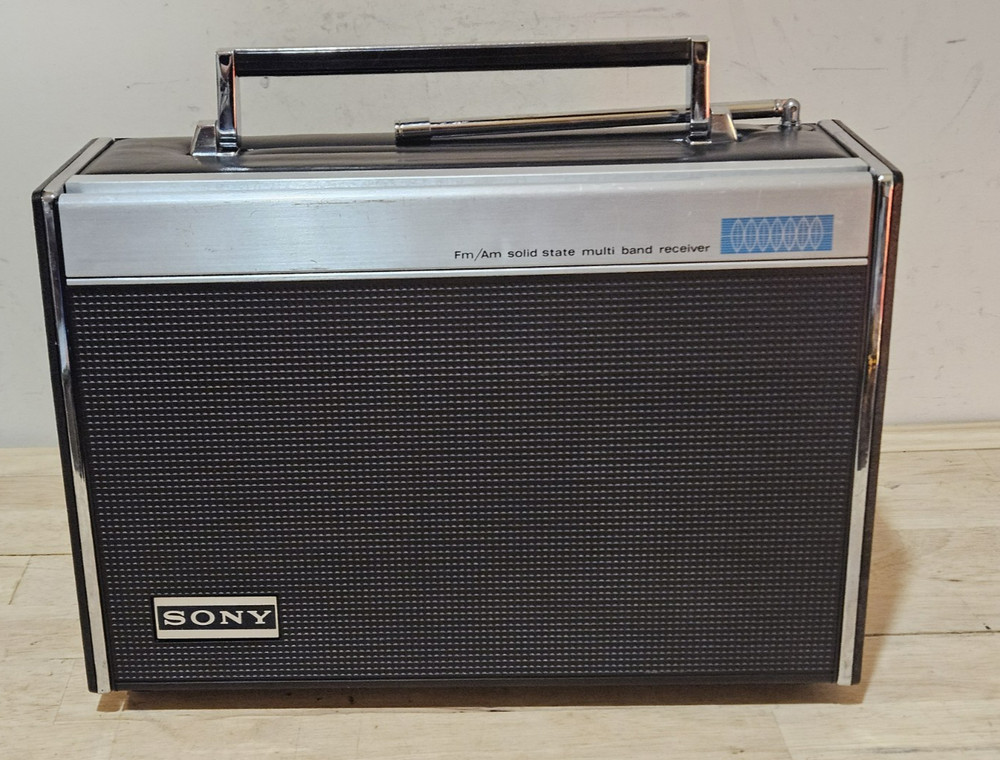 SONY CRF-5090 Earth Orbiter 9-Band SW/MW/LW/FM Radio Powers ON WORKS READ