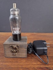 Old Vintage Radio Lighted Vacuum Tube – Novelty Night Light / LED Amp Desk Lamp