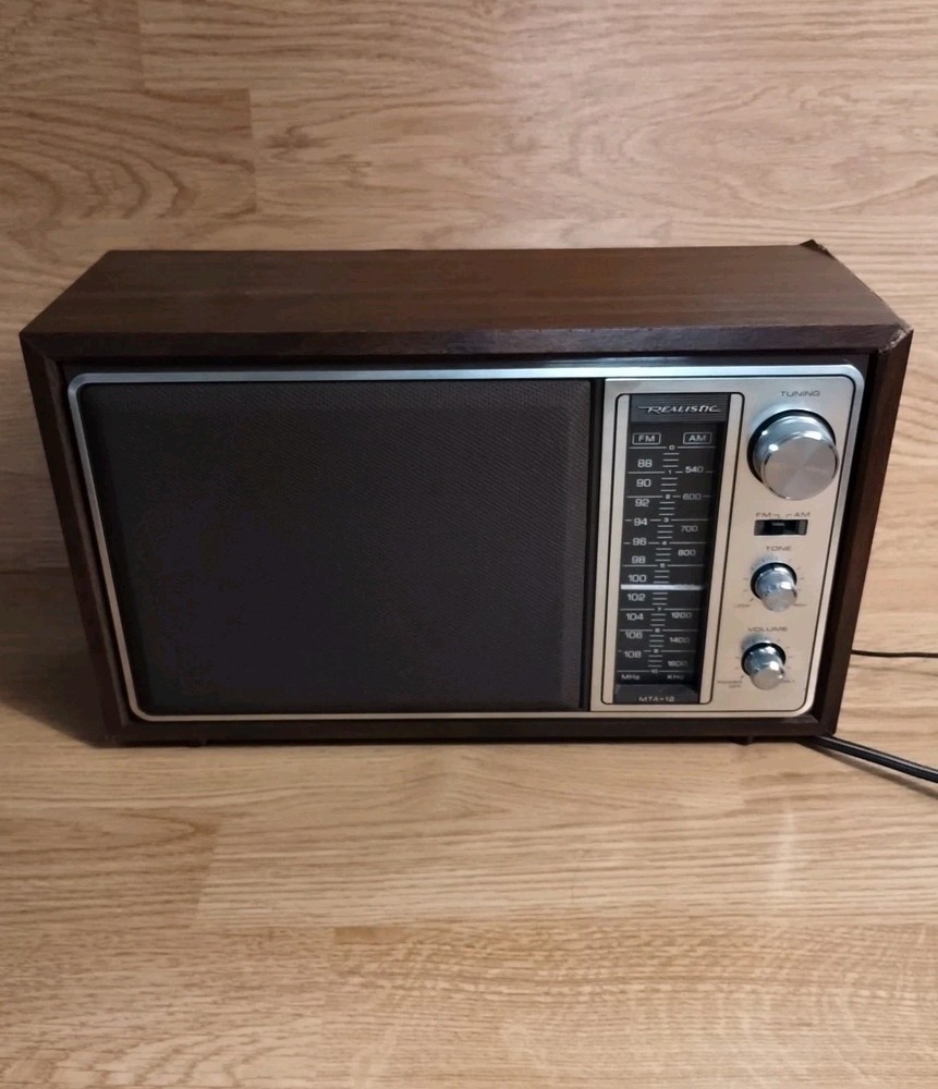 Vintage Realistic MTA-12 693 Tabletop AM/FM Radio Wood Veneer