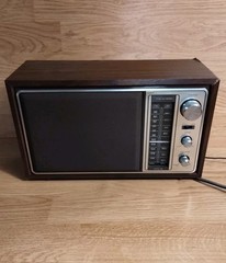 Vintage Realistic MTA-12 693 Tabletop AM/FM Radio Wood Veneer