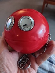 Vintage EXPO 70 Panasonic PANAPET R-70 AM Sphere Radio Red With Chain – Works!
