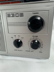 VINTAGE MAGNAVOX AM/FM/ TV AUDIO MODEL 2305 – MADE IN HONG KONG