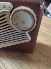 Old school MOTOROLA AM PORTABLE TUBE RADIO Model CHASSIS HS 533 GOLDEN VOICE
