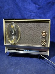 Vintage 1960s Sears Silvertone « Instant Sound » AM Clock Radio ~ Radio Works