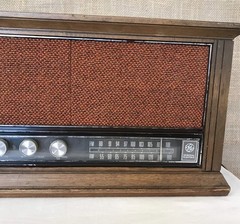 Vintage 1960s General Electric GE Radio Electric T2260A AM FM Dual Speaker
