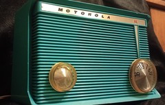 Vintage 1960 MOTOROLA A8J25 Turquoise Aqua Tube Radio MCM Mid Century Atomic