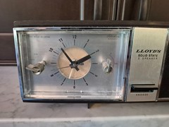 LLOYD&rsquo;S SOLID STATE 2 SPEAKER CLOCK/RADIO MODEL Vintage 9J42G-37A Alarm Clock
