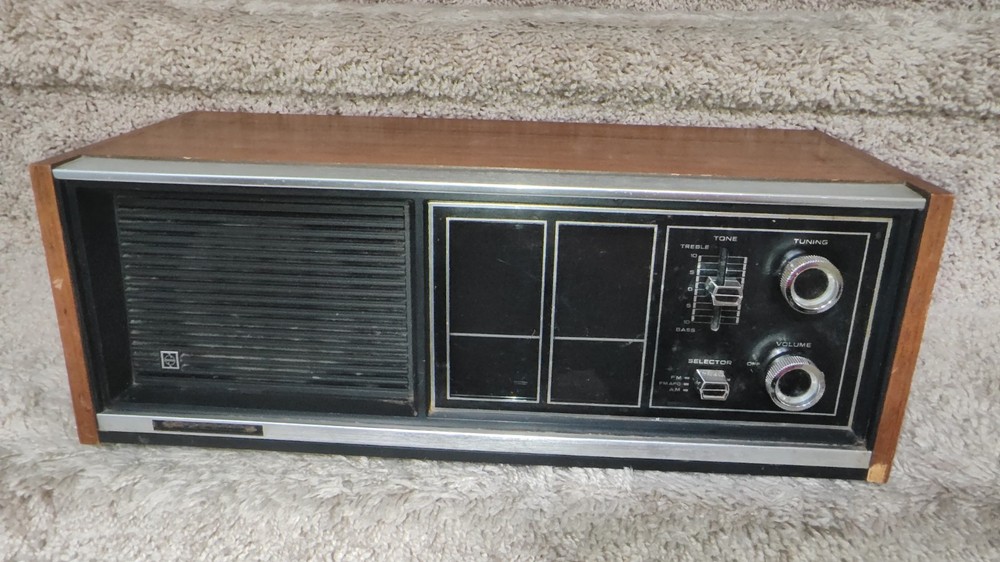 Panasonic RE-7371 AM/FM Vintage Tabletop Radio Wood Grain Cabinet*Tested*Read!