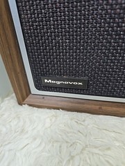 Magnavox Transistor Table Radio Model R434 AM/FM Powers On Needs Work See Video