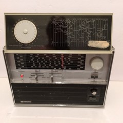 Triumph No. 819 Solid State Multi Band World Time Radio Vintage
