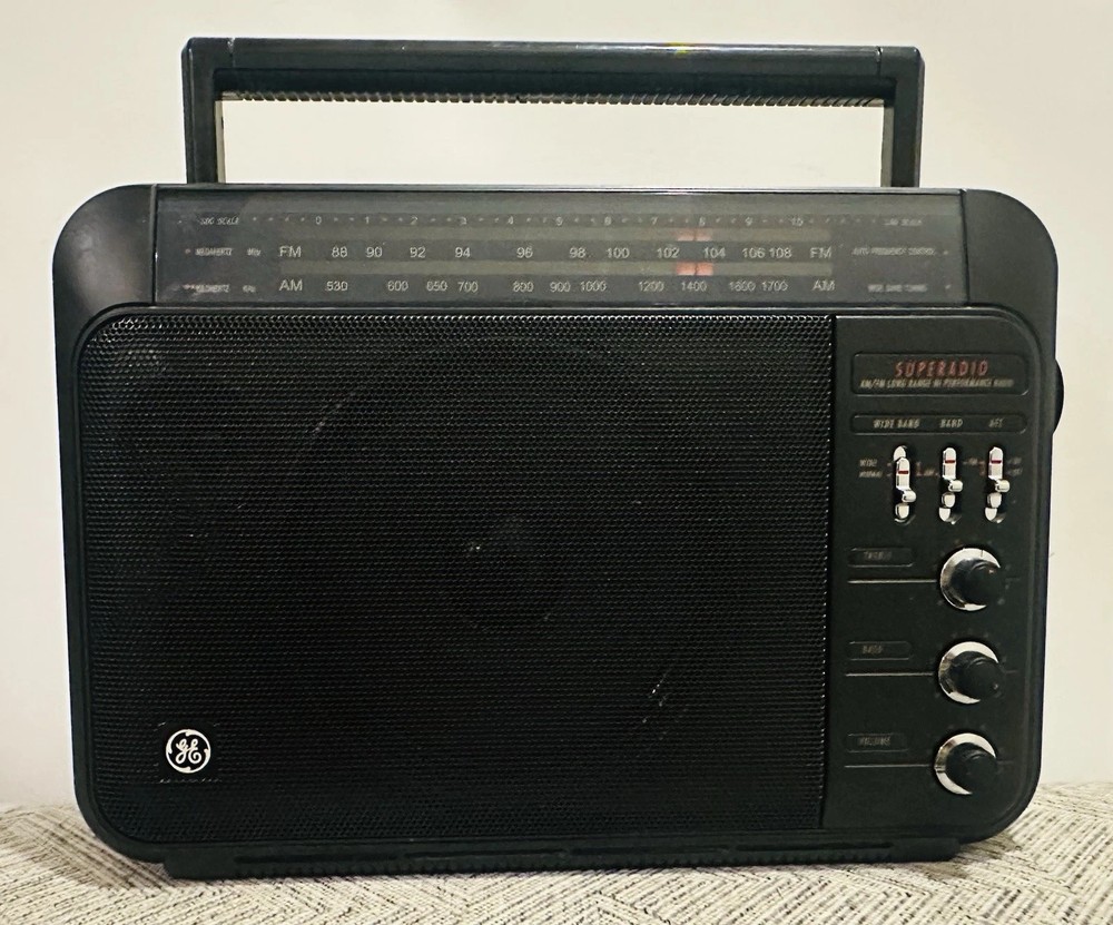 GE Super Radio III Long Range AM/FM Works Great!
