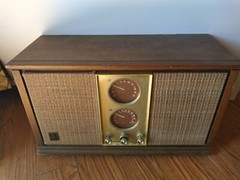 Vintage GE T-270A Dual Speaker, Solid State, AM/FM Tube Radio, Woodgrain