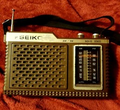 Seiko Model #218 AM/FM AC/DC Solid State Portable Radio. Works