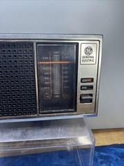 Vintage General Electric GE AM FM Table Radio Model 7-4115B Walnut Finish TESTED