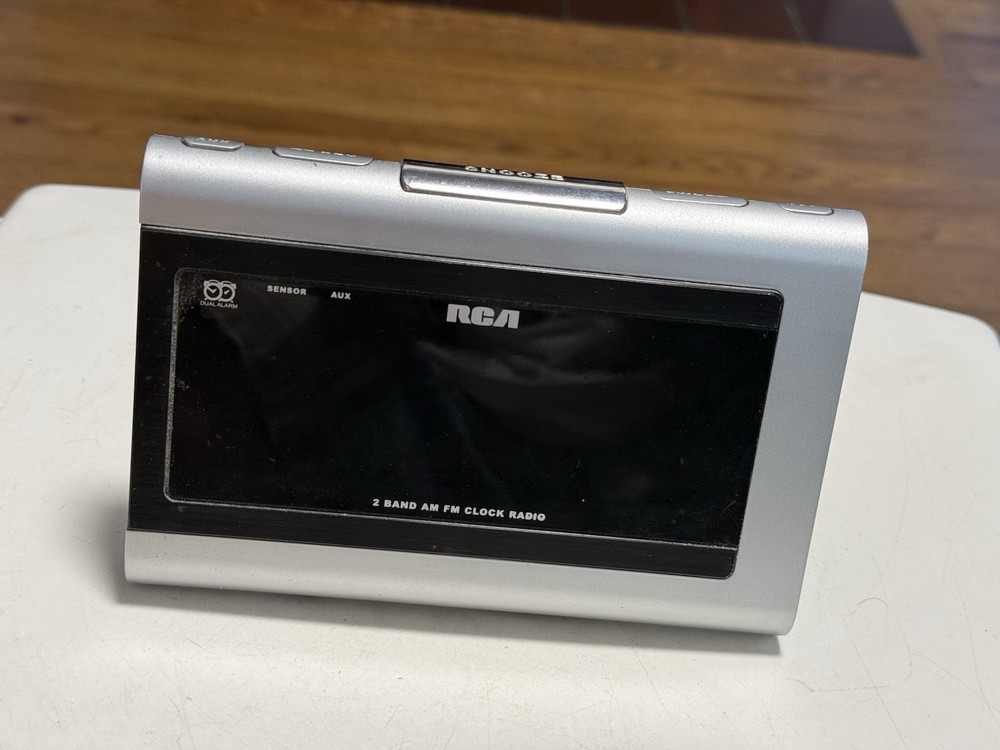 Vintage RCA 2 Band Clock Radio Silver And Black , Working
