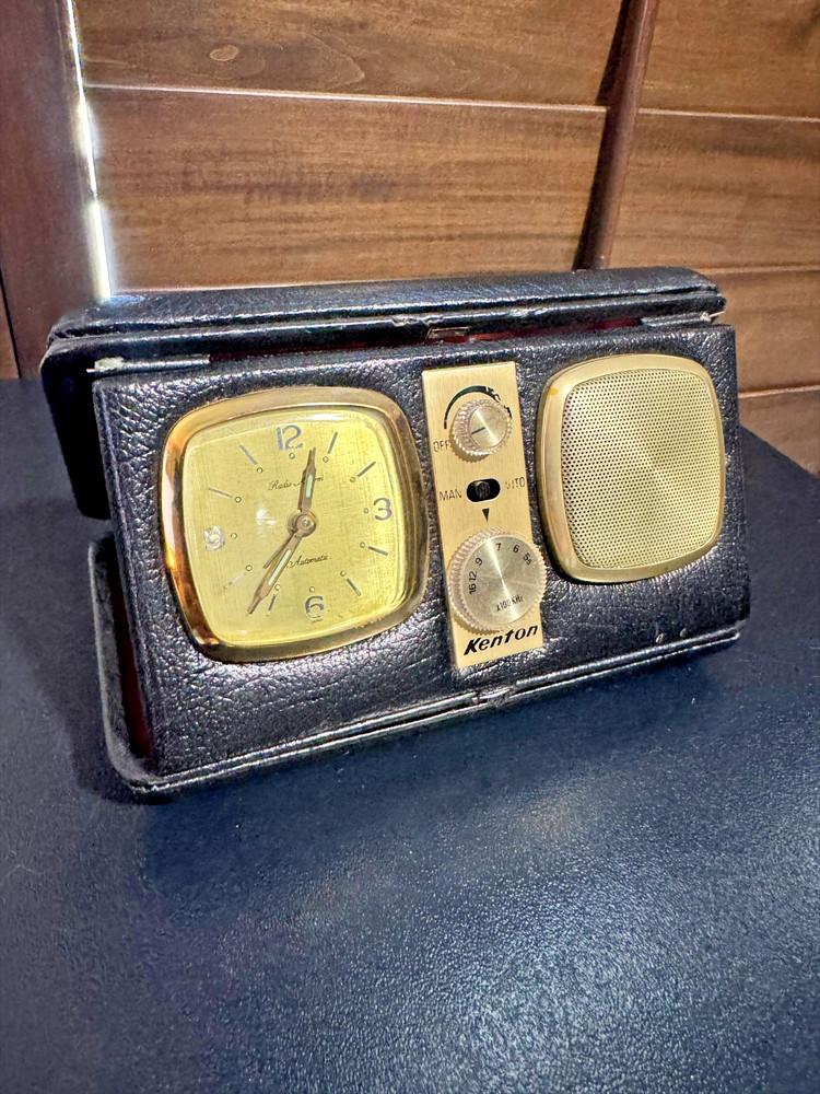 Kenton Portable AM Radio Clock Travel Case Mid Century Black Faux Leather Japan
