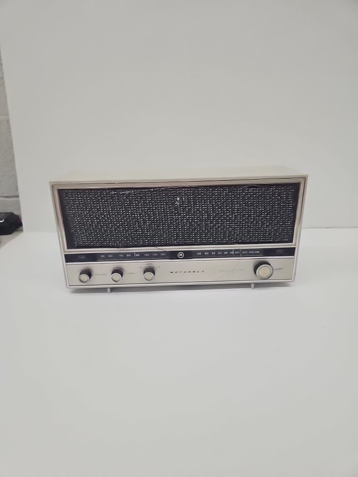 Vintage Motorola TT8EN Solid State AM/FM Radio-TESTED AND WORKS