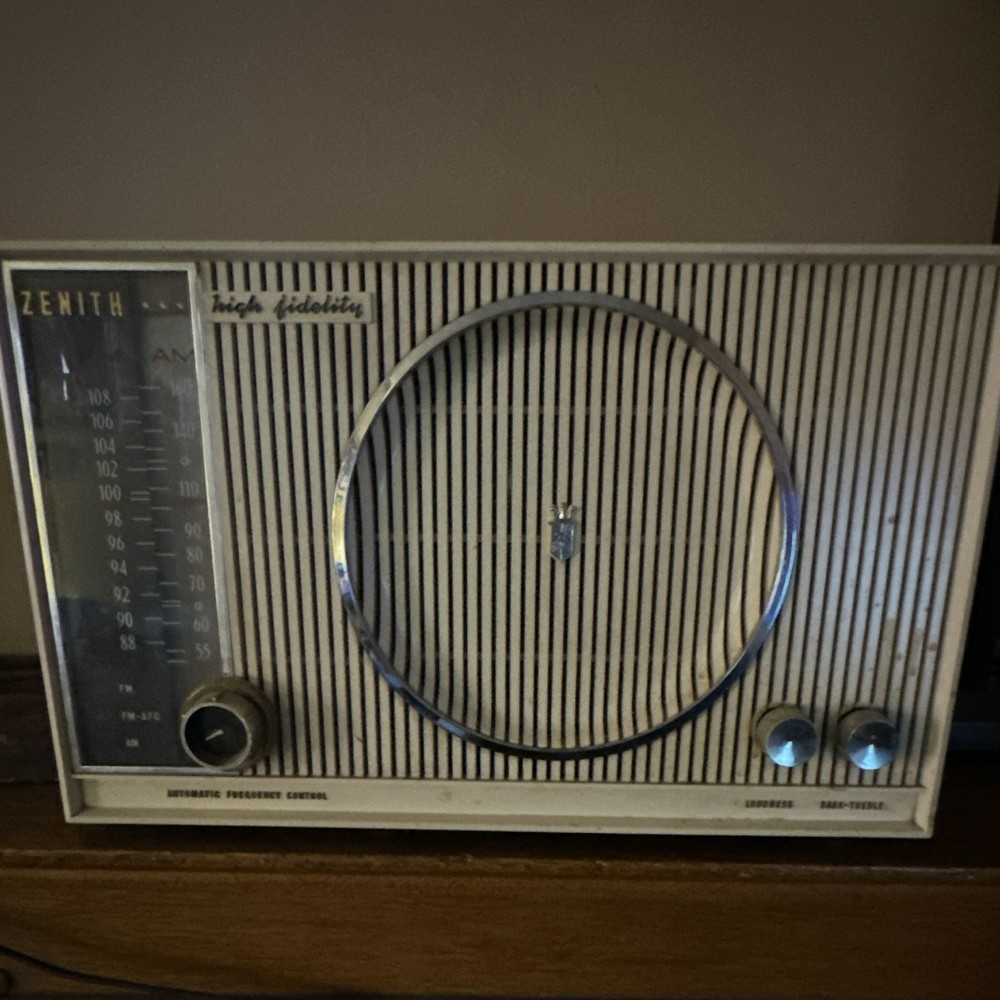 Zenith H845 High Fidelity AM/FM Vintage Tabletop Radio Receiver