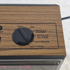 Vintage General Electric GE AM/FM Digital Alarm Clock Radio Woodgrain Red LED…