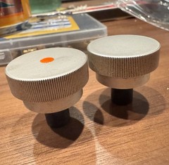 Braun Radio Germany. T1000 T 1000 AM FM Frequency Control Knobs. Red & White Dot