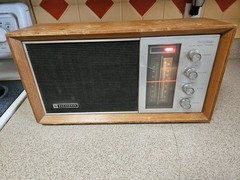 Vintage Panasonic RE-7257 AM/FM Radio, Japan -needs Cleaned, read!!