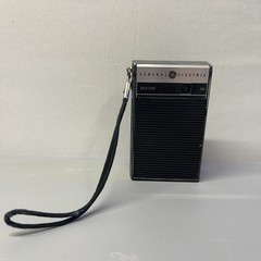 General Electric P-2790J Solid State Portable AM Radio: Tested/Working