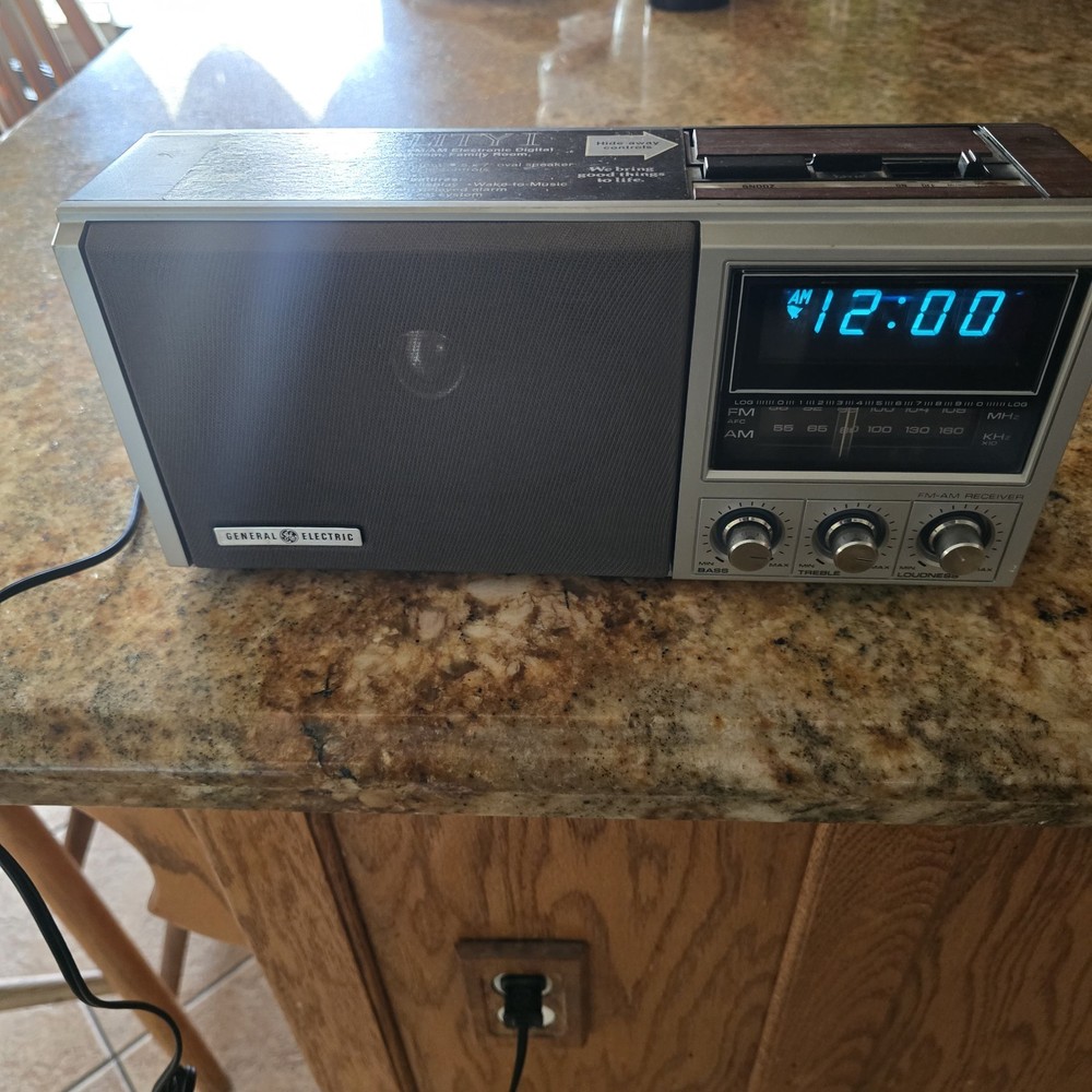 Vintage General Electric GE AM FM Clock Radio Model 7-4691A – Tested/Works