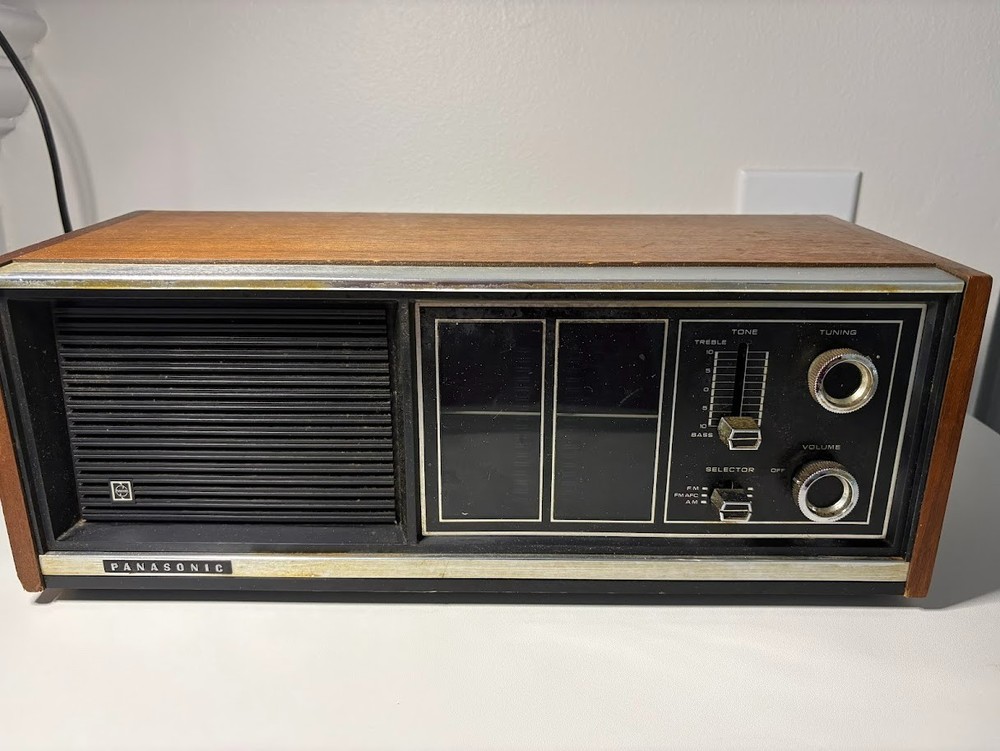 1970s Panasonic Model RE-7371 AMFM Radio Solid State Wood Finish Japan WORKS!