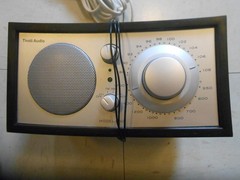 VINTAGE TIVOLI AUDIO WOODGRAIN TABLE TOP AM/FM RADIO 2000&rsquo;S