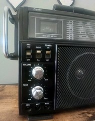 Rhapsody RY-610 10 Band AC/DC Portable Radio