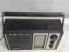 VINTAGE 1970&rsquo;S PANASONIC RF-915 AM/FM PORTABLE RADIO, W/ ANTENNA & HANDLE