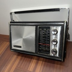 Magnavox MODEL 1R1200 10 TRANSISTOR 3 BAND PORTABLE RADIO TESTED/WORKS