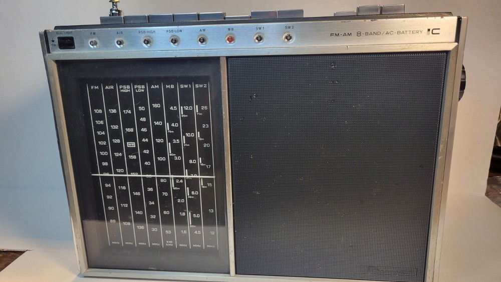 Vintage Panasonic RF-1700 FM-AM 8-Band Short Wave Radio Powers On, Tested,Works