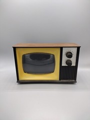 Vintage Novelty AM Radio Model G-664 Made In Hong Kong