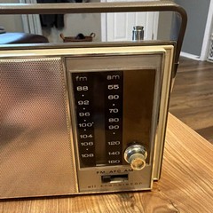 Zenith- Portable AM/FM Radio- In Case- Silver/Black- Vintage- Tested