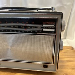 Vintage SounDesign Model No. 2297 AM / FM Radio AC-DC AFC Leather Bound – VGC