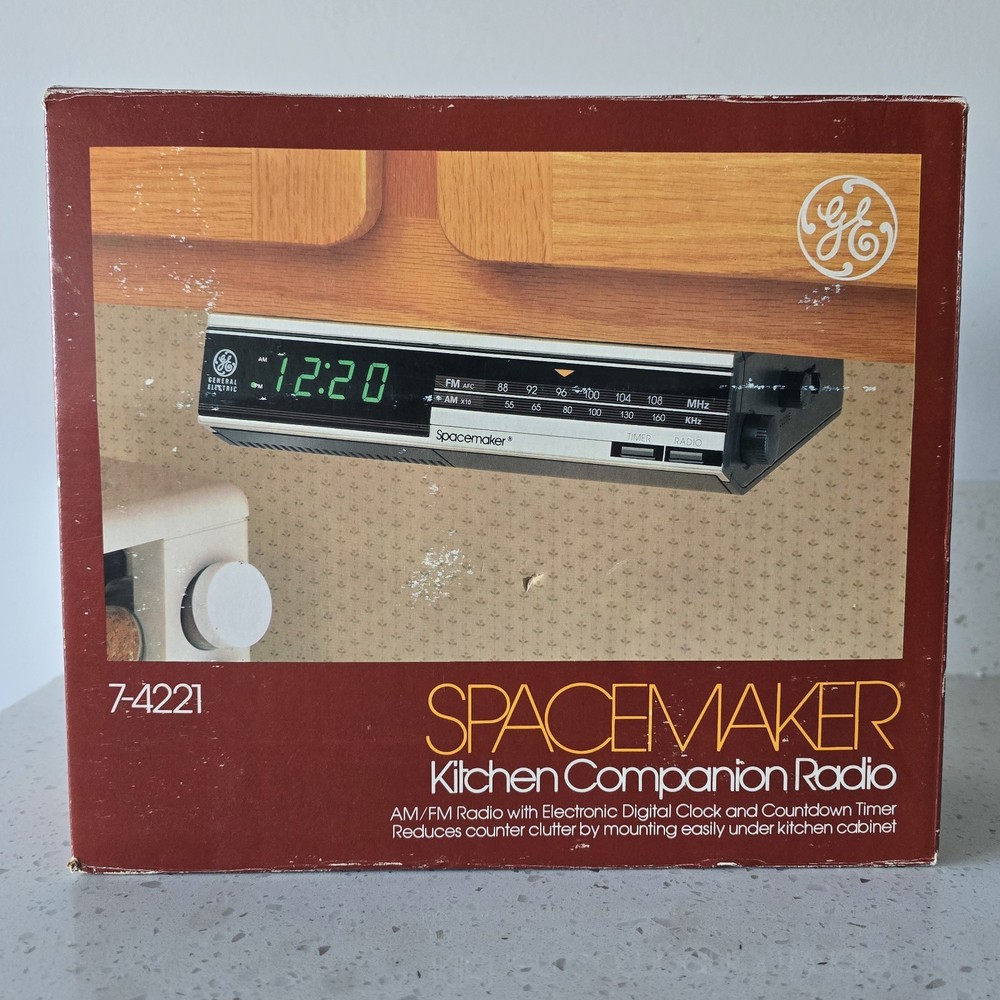 Vintage GE Space Maker Kitchen Companion AM/FM Clock Radio Model 7-4221 NEW NIB