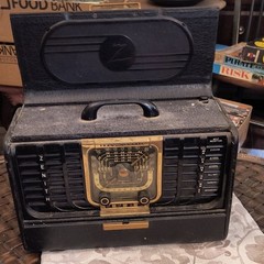 Zenith Trans-Oceanic Vintage Portable Radio in Black Carry Case