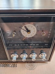 Lloyd&rsquo;s AM/FM Clock Radio Dated Between 60s and 70s Model 9J41-100A Vintage