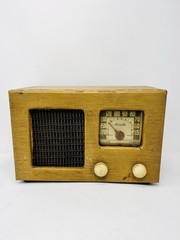 1940s Aircastle 4 Tube Radio / Wooded Radio