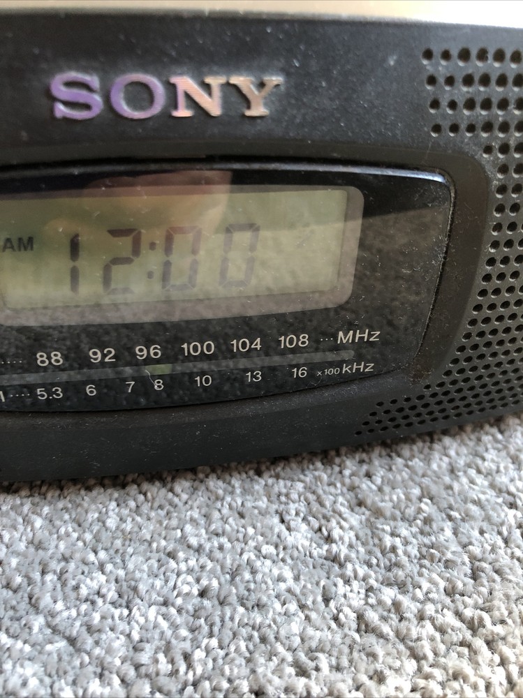Sony Clock Clock AM/FM Radio Alarm Compact Disc CD ICF-CD820.