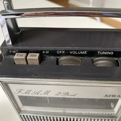 Vintage AIWA FM AM 10 Transistor Radio Japan Circa 1975 Battery/AC 8”x6”x2.5”